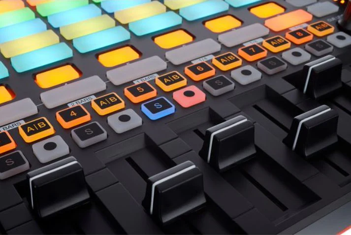 AKAI APC40 MKII CONTROLADOR MIDI USB - Image 7