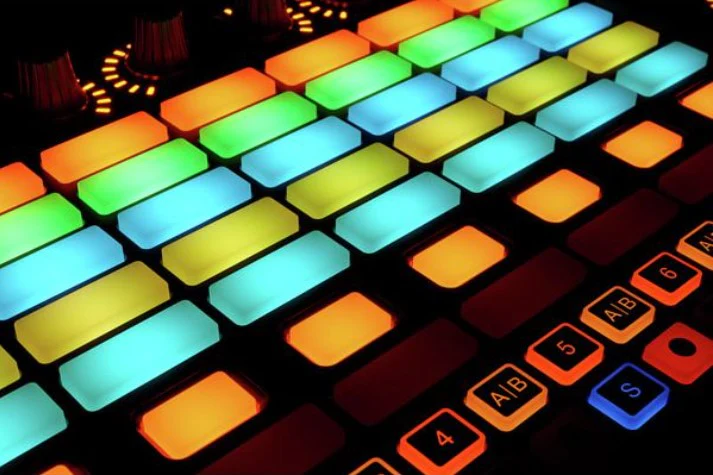 AKAI APC40 MKII CONTROLADOR MIDI USB - Image 8