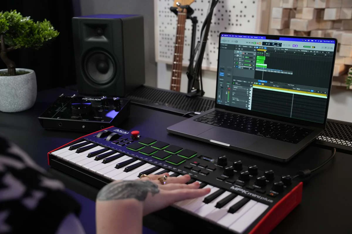 AKAI MPK MINI PLUS TECLADO CONTROLADOR USB - Image 25