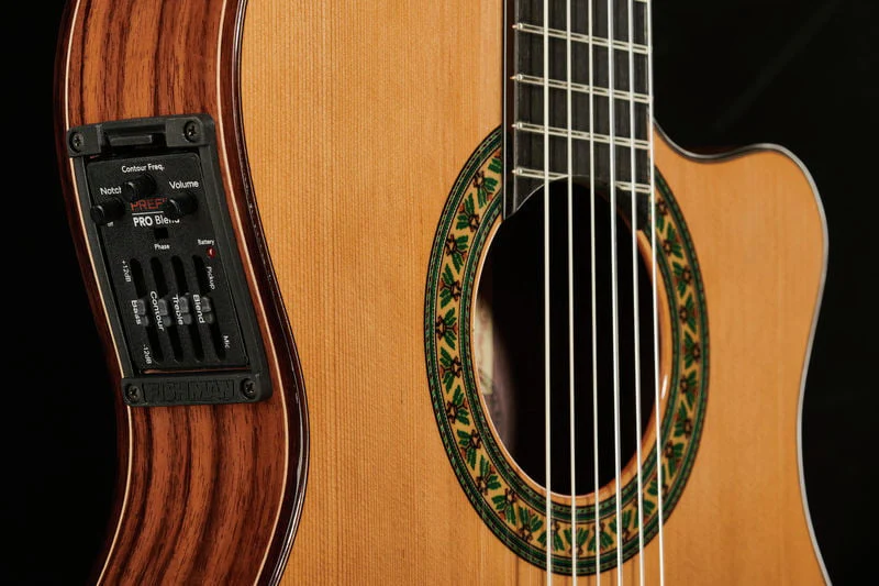 ALHAMBRA 5PCTE2 CON FUNDA 25MM GUITARRA ESPAÑOLA ELECTRIFICADA CUERPO ESTRECHO CEDRO BRILLO - Image 14