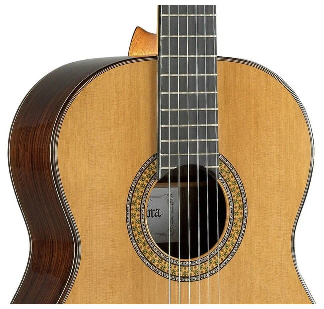ALHAMBRA 9P CON ESTUCHE GUITARRA ESPAÑOLA CEDRO BRILLO - Image 3