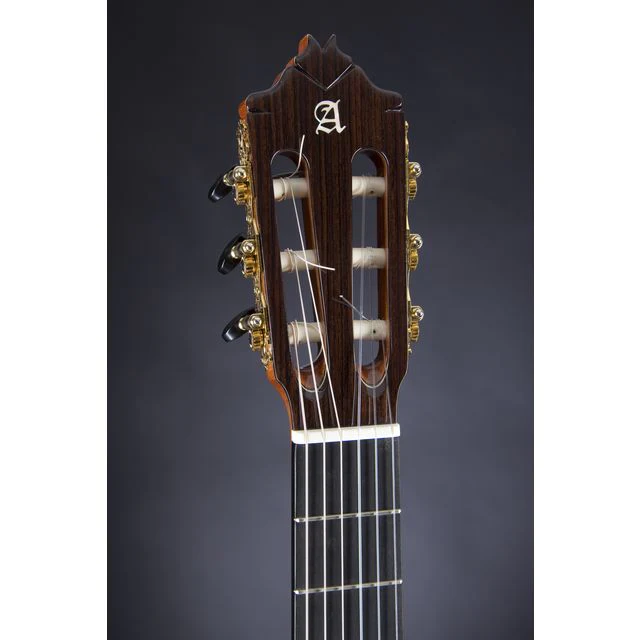 ALHAMBRA 9P CON ESTUCHE GUITARRA ESPAÑOLA CEDRO BRILLO - Image 6