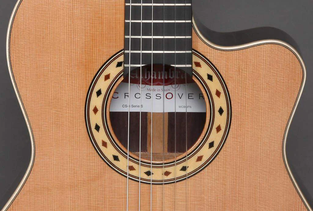 ALHAMBRA CS3 CW E8 GUITARRA CROSSOVER ELECTRIFICADA CON FUNDA - Image 3