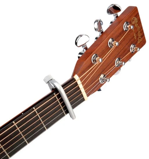 DADDARIO CP-02S NS CAPO CEJILLA GUITARRAS ACUSTICAS Y ELECTRICAS PLATEADA - Image 8