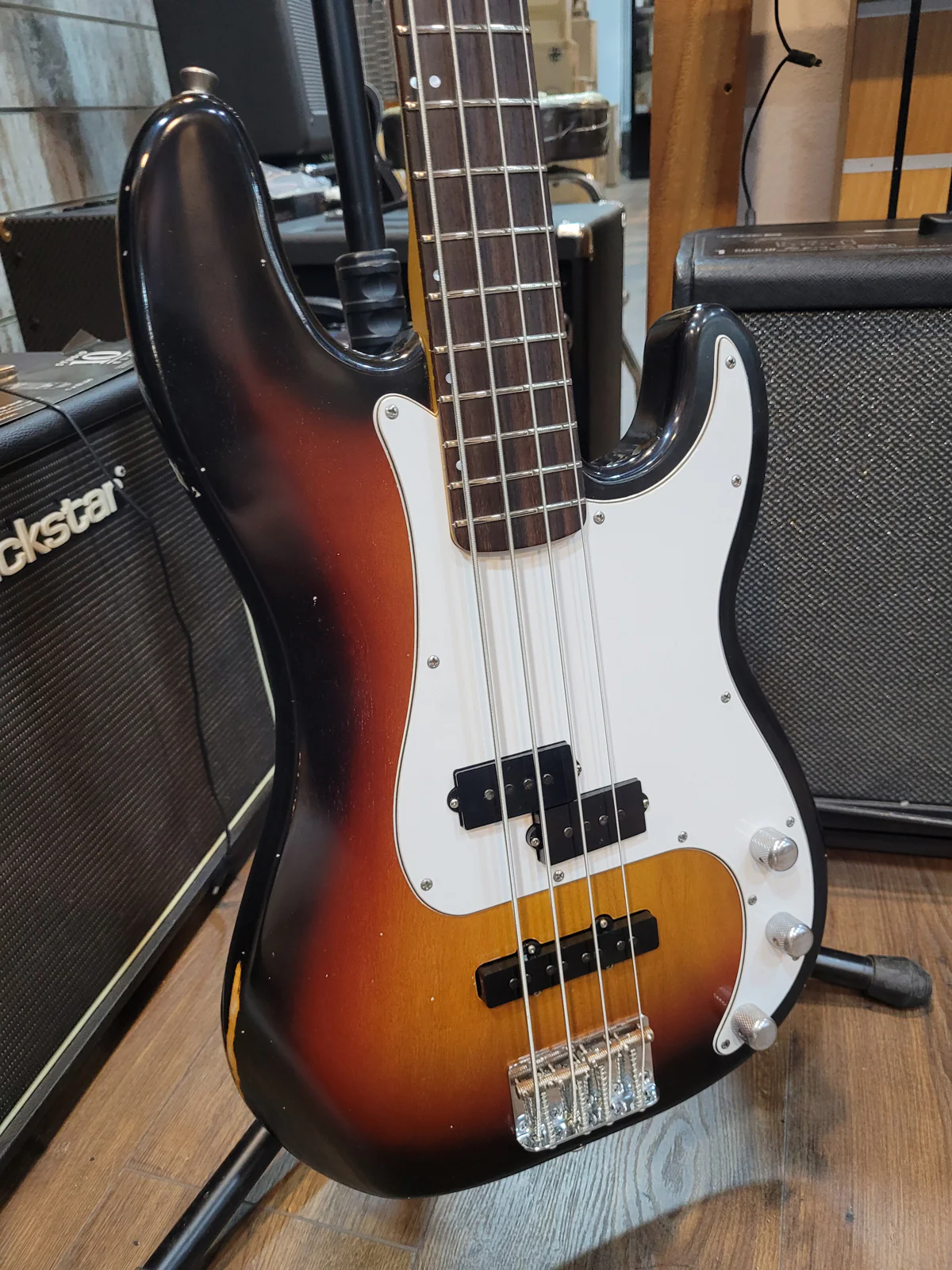 FRANCHIN GUITARS JUPITER RW BAJO ELECTRICO 3 COLOR SUNBURST RELIC. - Image 2