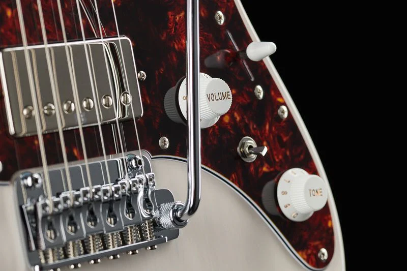 IBANEZ AZ2204N AWD PRESTIGE GUITARRA ELECTRICA ANTIQUE WHITE BLONDE - Image 20