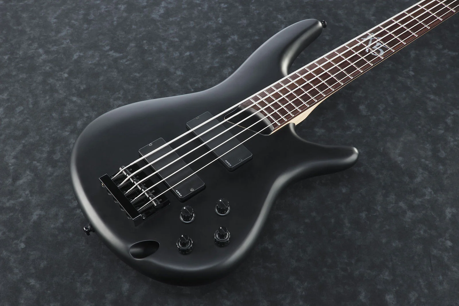 IBANEZ K5 BKF FIELDY BAJO ELECTRICO 5 CUERDAS BLACK FLAT - Image 9