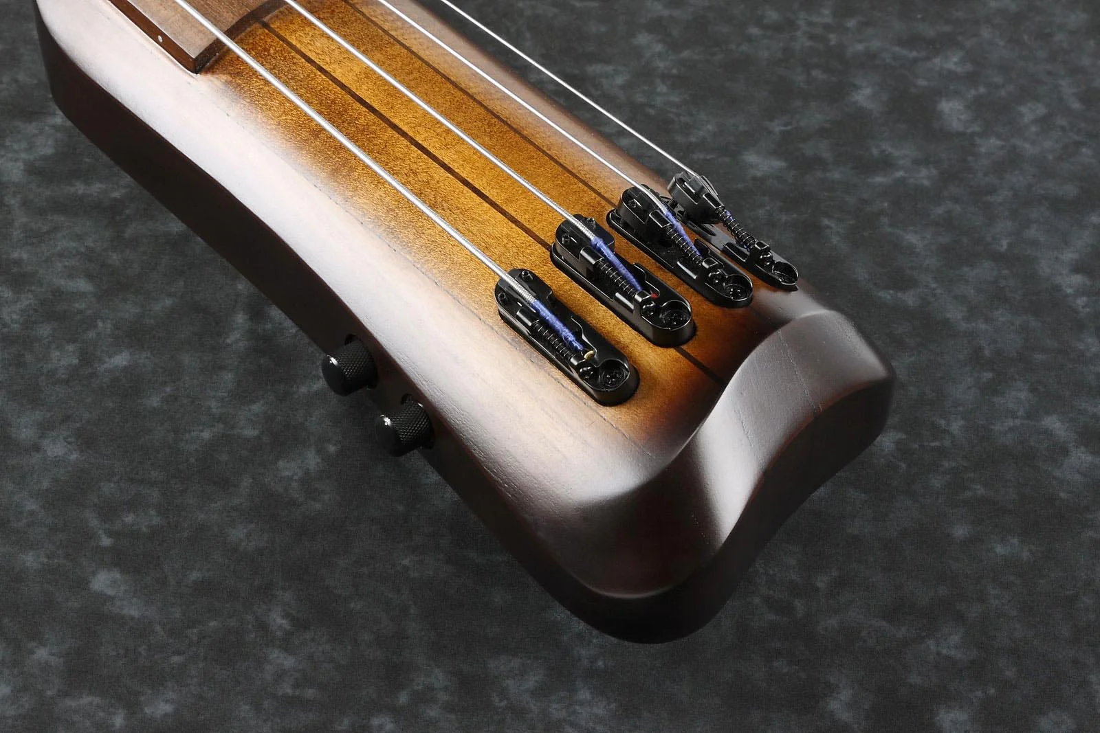 IBANEZ UB804 MOB BASS WORKSHOP FRETLESS CONTRABAJO ELECTRICO CON SOPORTE Y FUNDA - Image 16