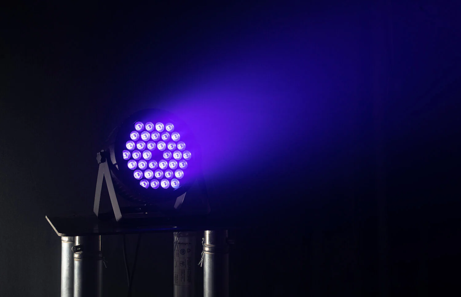 IBIZA LIGHT THINPAR-36X3UV PROYECTOR PAR EXTRAPLANO 36 LEDS UV 3W - Image 5