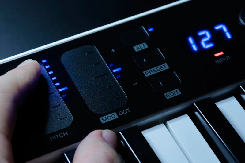 IK MULTIMEDIA IRIG KEYS IO25 TECLADO CONTROLADOR 25 TECLAS CON INTERFAZ DE AUDIO - Image 14