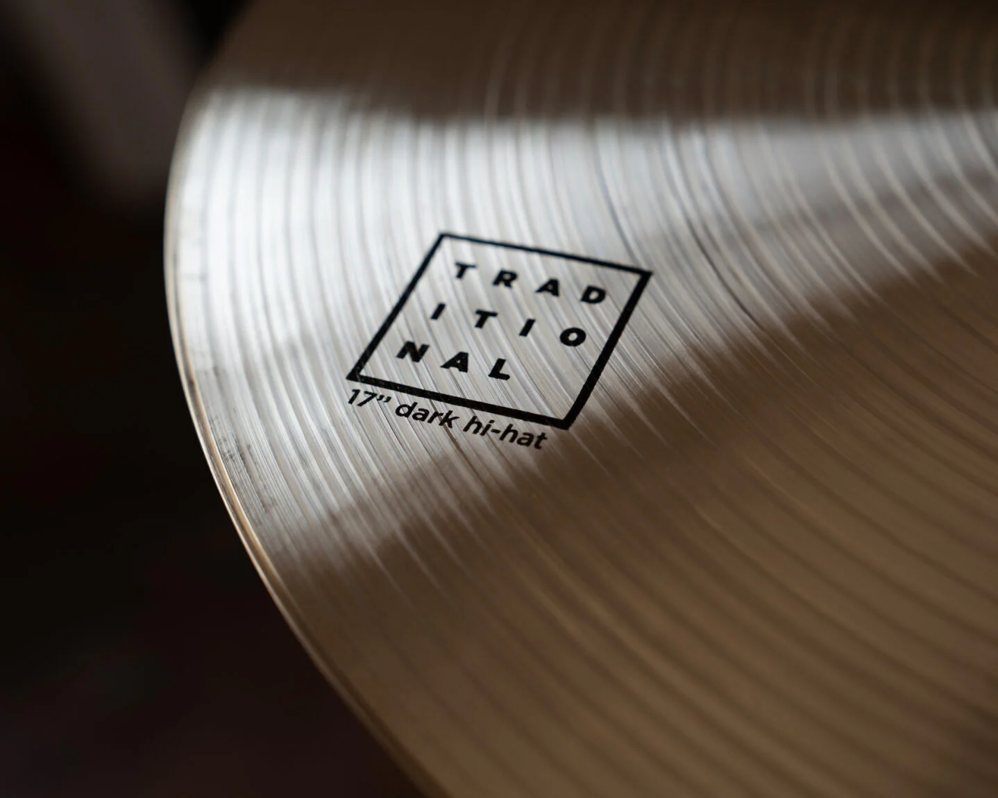 ISTANBUL AGOP TRADITIONAL DARK HI-HAT 17 PLATOS BATERIA - Image 4