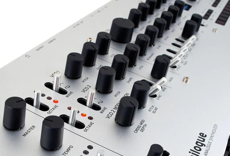 KORG MINILOGUE SINTETIZADOR ANALOGICO POLIFONICO - Image 7