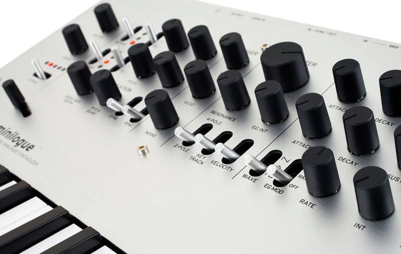 KORG MINILOGUE SINTETIZADOR ANALOGICO POLIFONICO - Image 9