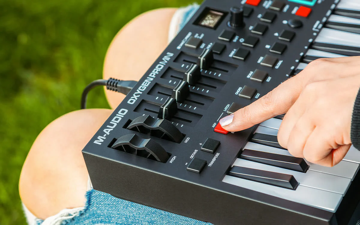 M AUDIO OXYGEN PRO MINI TECLADO CONTROLADOR 32 MINITECLAS - Image 17