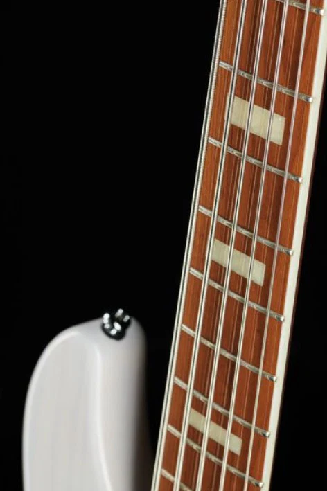 MARCUS MILLER P8-5 WBL BAJO ELECTRICO 5 CUERDAS WHITE BLONDE - Image 16