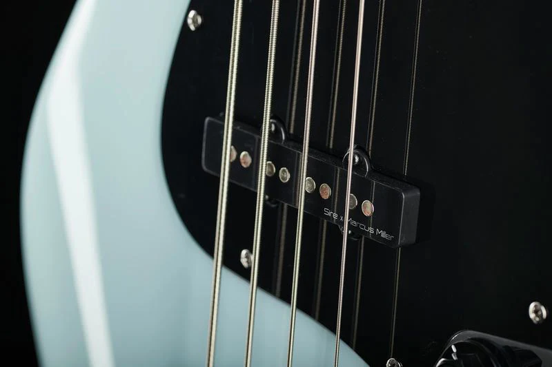 MARCUS MILLER V3-4 SB 2ND GEN BAJO ELECTRICO SONIC BLUE - Image 9