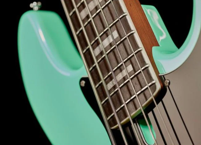MARCUS MILLER V5R ALDER 5 MGR BAJO ELECTRICO 5 CUERDAS MILD GREEN - Image 11