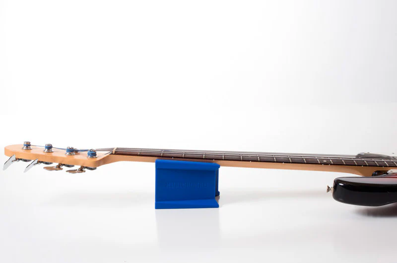 MUSICNOMAD MN206 SOPORTE ESPECIAL PARA AJUSTE DE GUITARRA Y BAJO - Image 2