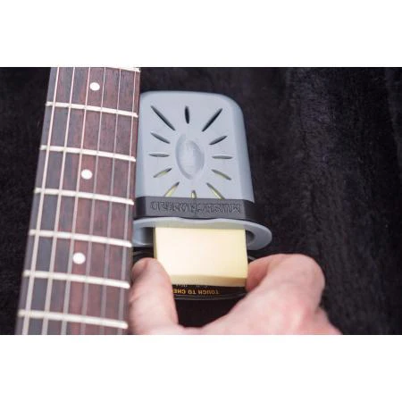 MUSICNOMAD MN303 HUMIDIFICADOR PARA ESTUCHE DE GUITARRA - Image 9