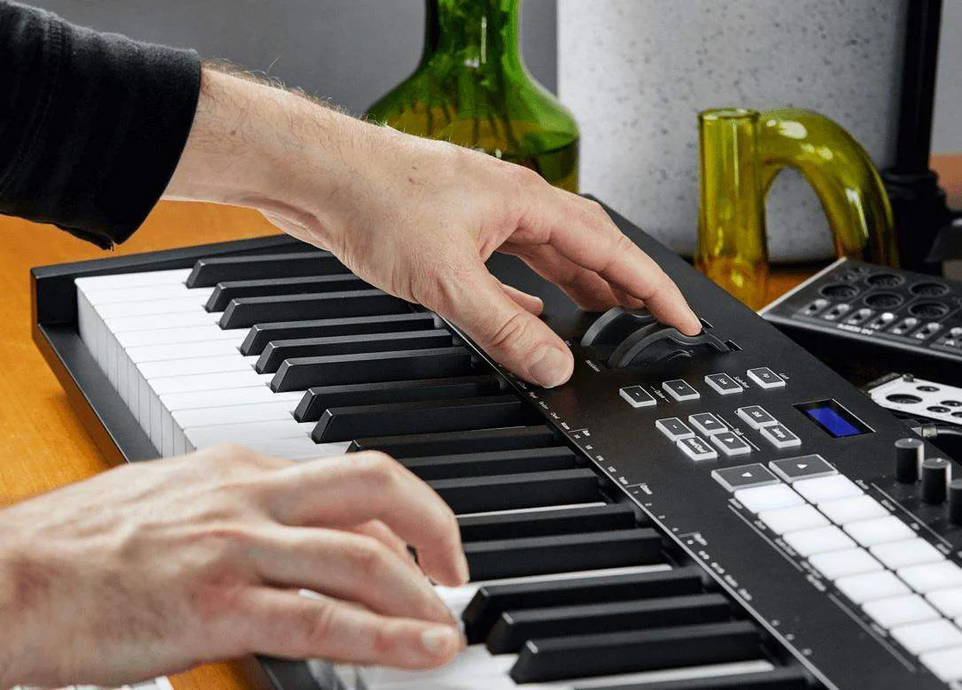 NOVATION LAUNCHKEY 88 MKIII TECLADO CONTROLADOR 88 TECLAS - Image 7