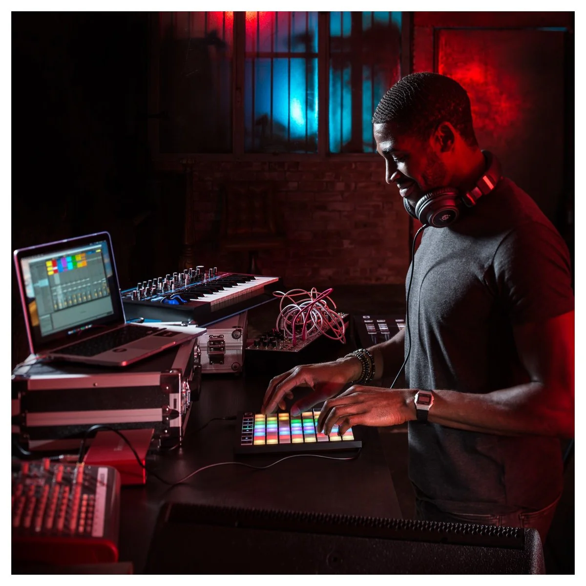 NOVATION LAUNCHPAD X CONTROLADOR MIDI - Image 12