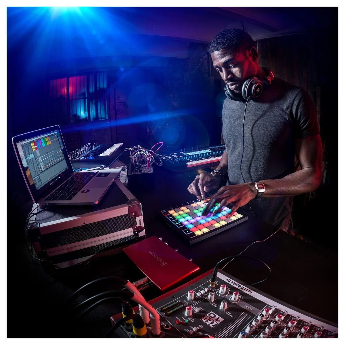 NOVATION LAUNCHPAD X CONTROLADOR MIDI - Image 13