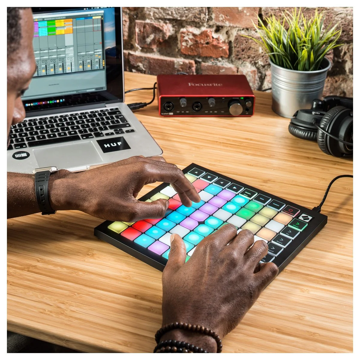 NOVATION LAUNCHPAD X CONTROLADOR MIDI - Image 9