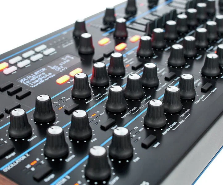 NOVATION PEAK SINTETIZADOR POLIFONICO 8 VOCES - Image 10
