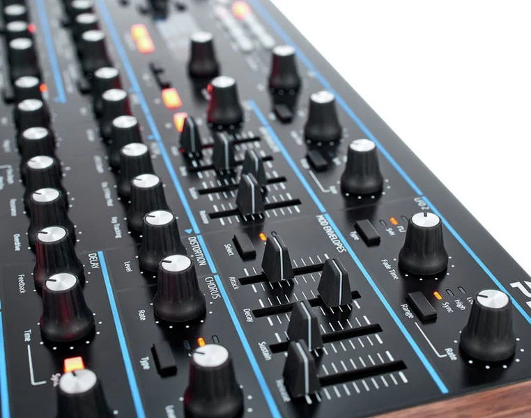 NOVATION PEAK SINTETIZADOR POLIFONICO 8 VOCES - Image 9