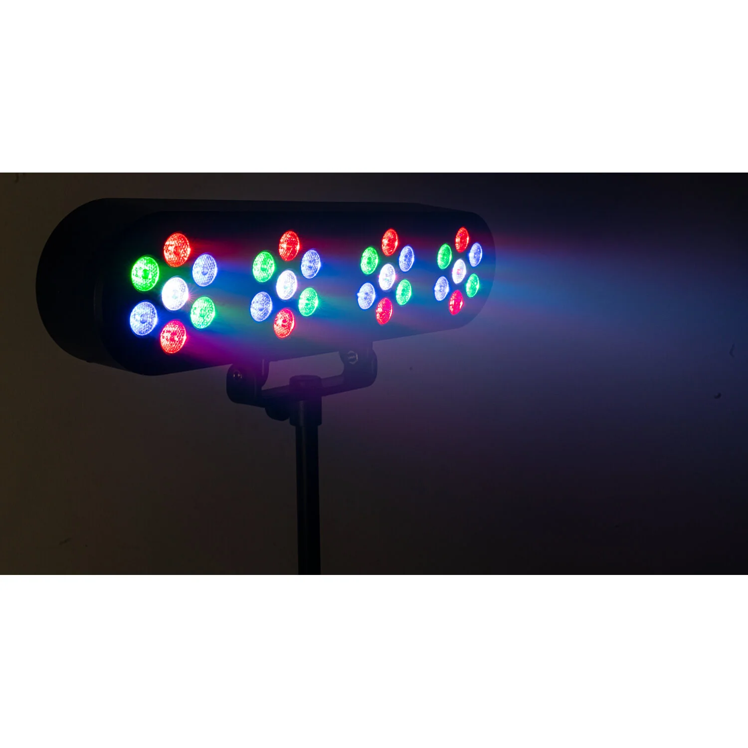 PARTY FUNLED SET 4 FOCOS PAR DE LED CON SOPORTE Y MANDO A DISTANCIA - Image 6