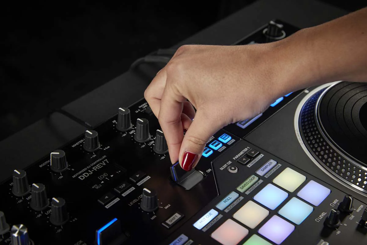 PIONEER DJ DDJ-REV7 CONTROLADOR DJ SERATO DJ PRO - Image 10