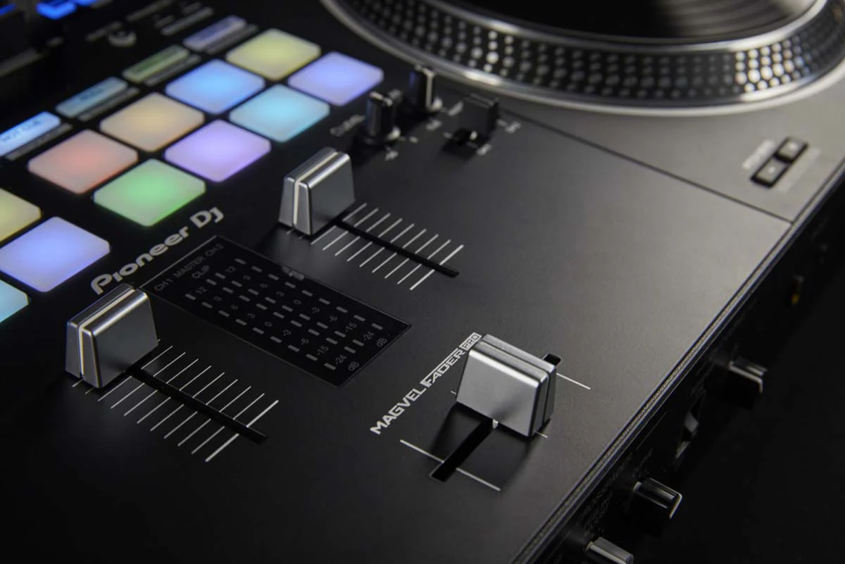PIONEER DJ DDJ-REV7 CONTROLADOR DJ SERATO DJ PRO - Image 8