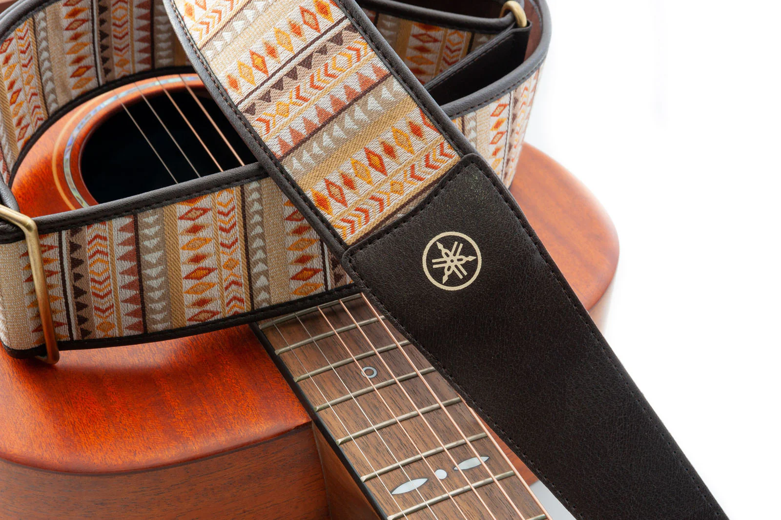 RIGHTON YAMAHA ARTISAN CORREA GUITARRA ACUSTICA MARRON - Image 3