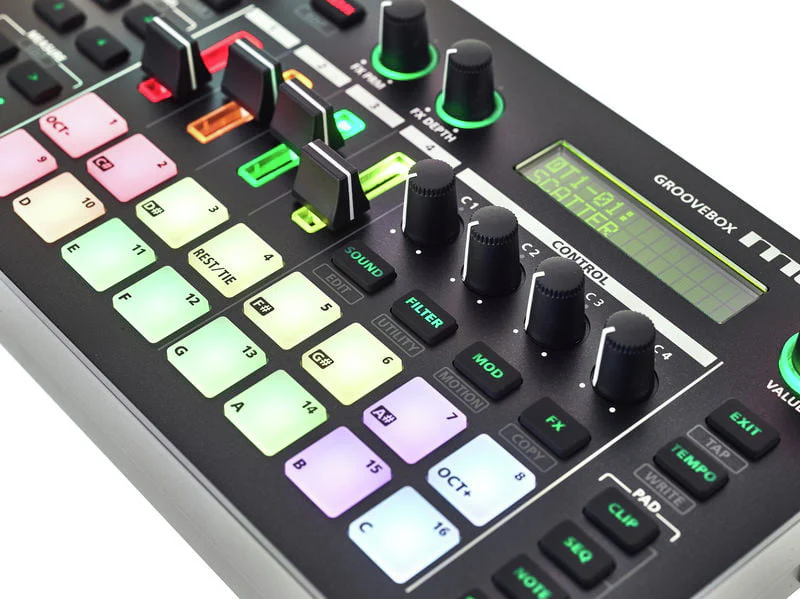 ROLAND MC101 AIRA GROOVEBOX - Image 10