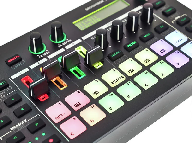ROLAND MC101 AIRA GROOVEBOX - Image 9