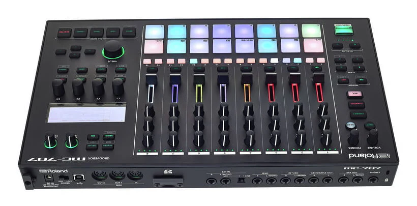 ROLAND MC707 AIRA GROOVEBOX - Image 6