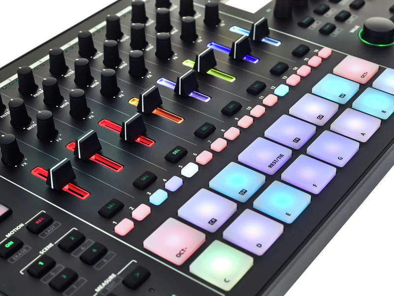 ROLAND MC707 AIRA GROOVEBOX - Image 8