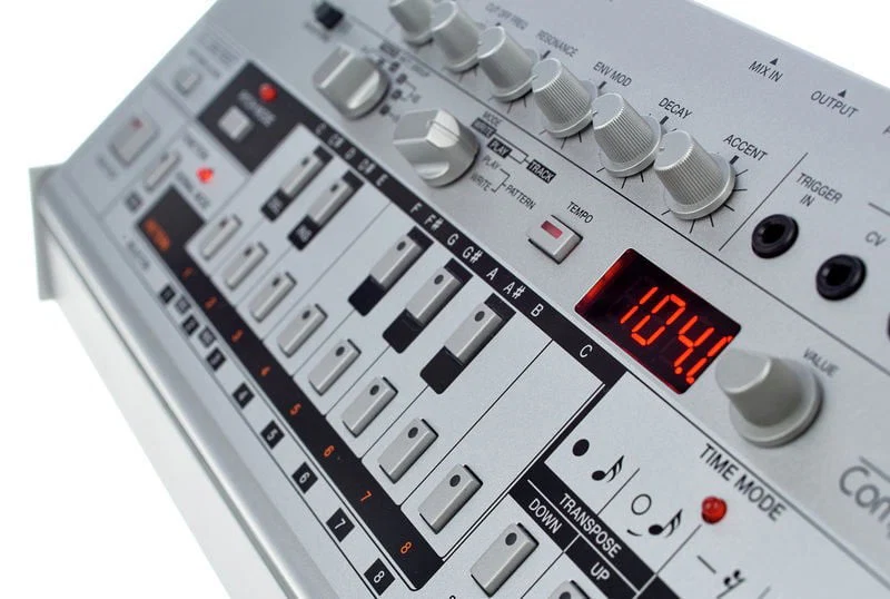 ROLAND TB03 SINTETIZADOR DE BAJO - Image 10