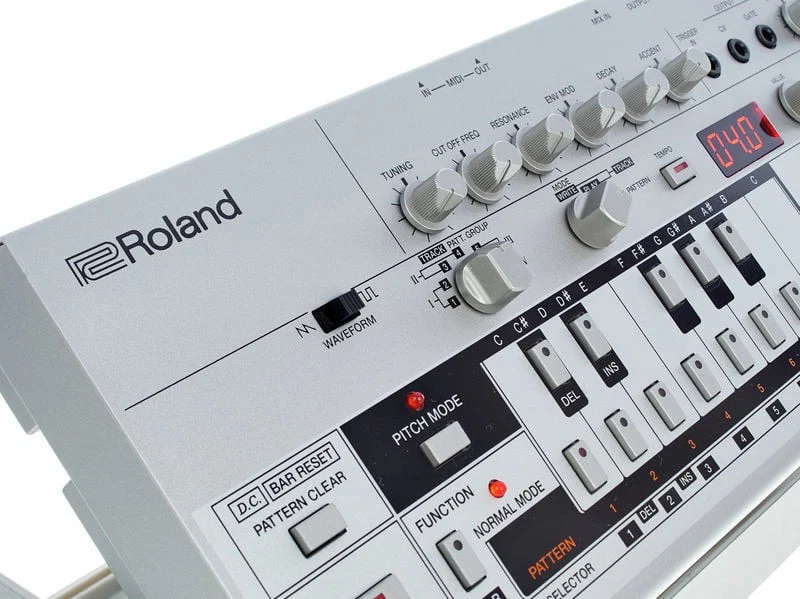 ROLAND TB03 SINTETIZADOR DE BAJO - Image 9