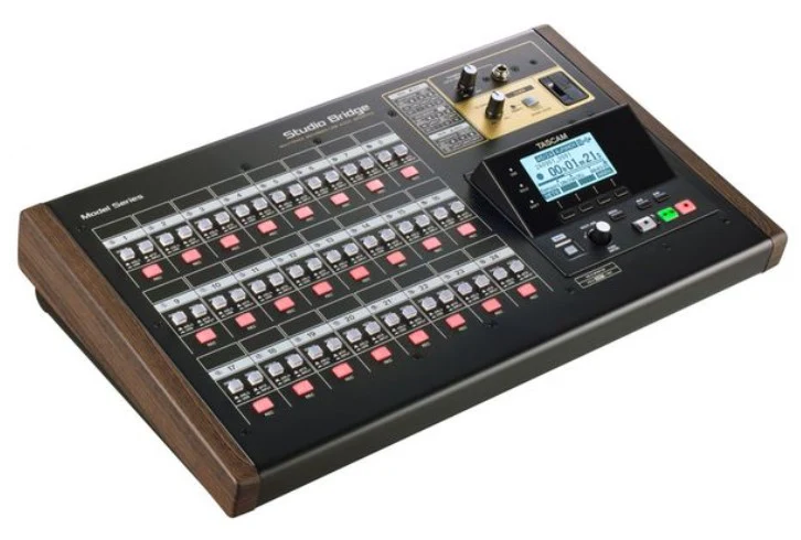 TASCAM STUDIO BRIDGE GRABADOR MULTIPISTA - Image 2