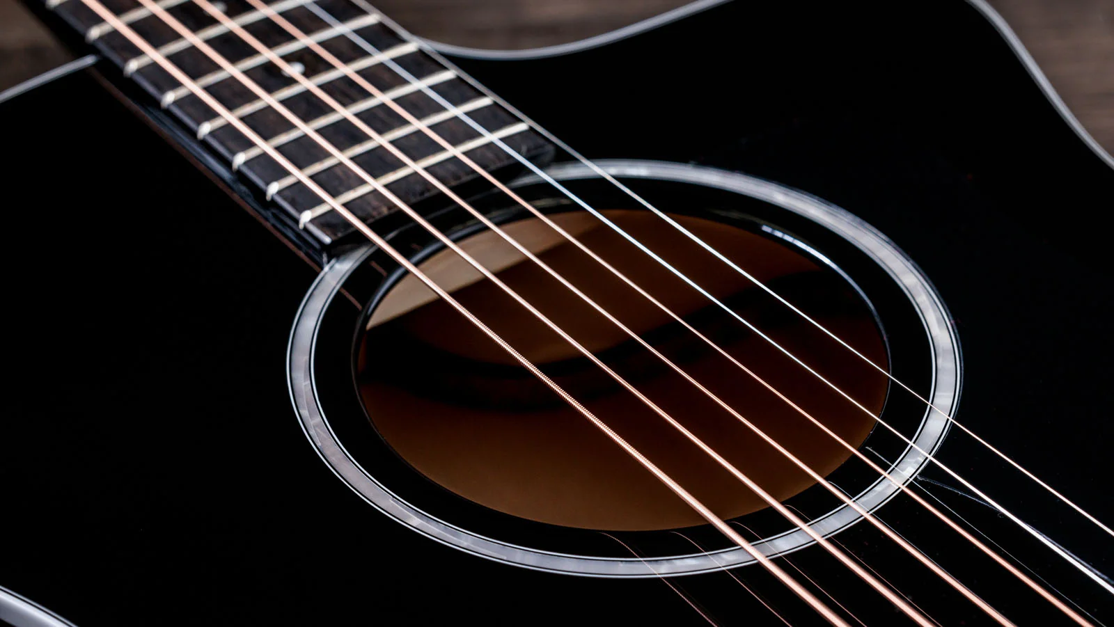 TAYLOR 214CE-BLK PLUS GUITARRA ELECTROACUSTICA GRAN AUDITORIO NEGRA - Image 3