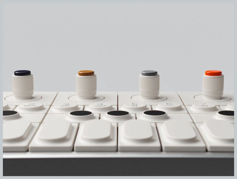 TEENAGE ENGINEERING OP1 FIELD TECLADO SINTETIZADOR - Image 4