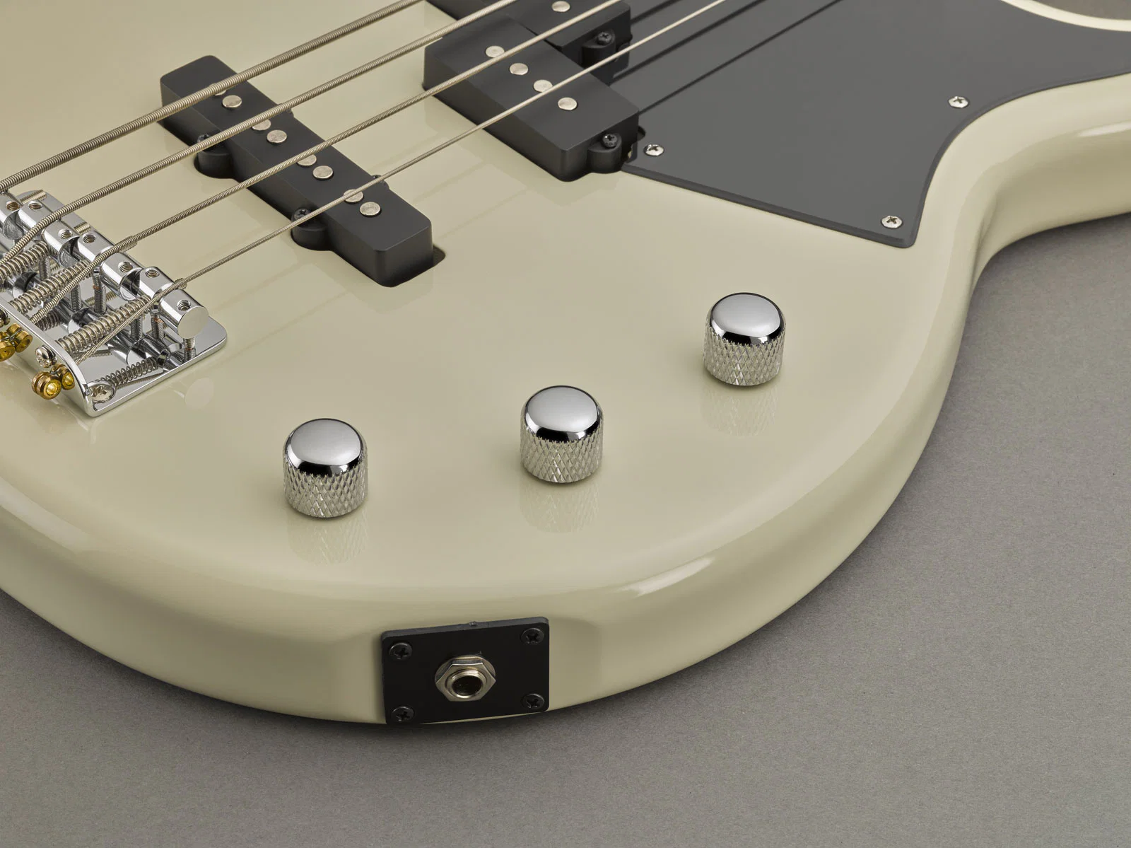 YAMAHA BB234 VW BAJO ELECTRICO VINTAGE WHITE - Image 4