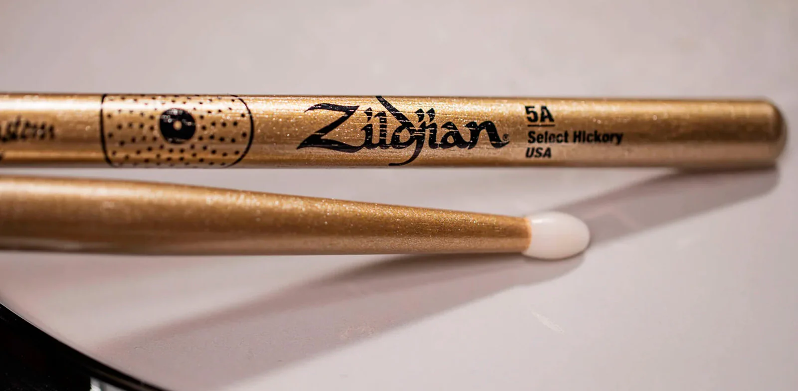 ZILDJIAN Z5ACGNZC Z CUSTOM PAR BAQUETAS BATERIA PUNTA NYLON GOLD CHROMA - Image 4